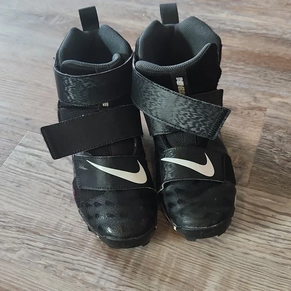 Nike cleats - Picture 1 of 5